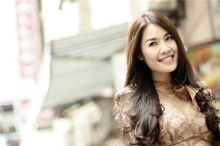 Người tình tin đồn của Cao Thái Sơn có gương mặt khá ổn. Tuy nhiên, theo 1 số người, đôi mắt Quế Vân quá sắc sảo, ghê ghớm. Thêm vào đó, với những hành động: đánh người, mặc áo lưới kèm quần...không cài khuy, hôn đồng tính... khiến cô bị khá nhiều người không ưa.