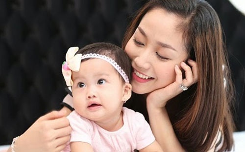 Giờ đây, tổ ấm của Ốc Thanh Vân luôn tràn ngập tiếng cười khi chào đón bé gái thứ hai trong gia đình. Vừa đảm việc nhà vừa giỏi sự nghiệp, Ốc Thanh Vân là một sao nữ hiếm hoi không dính scandal khi trụ trong showbiz Việt.