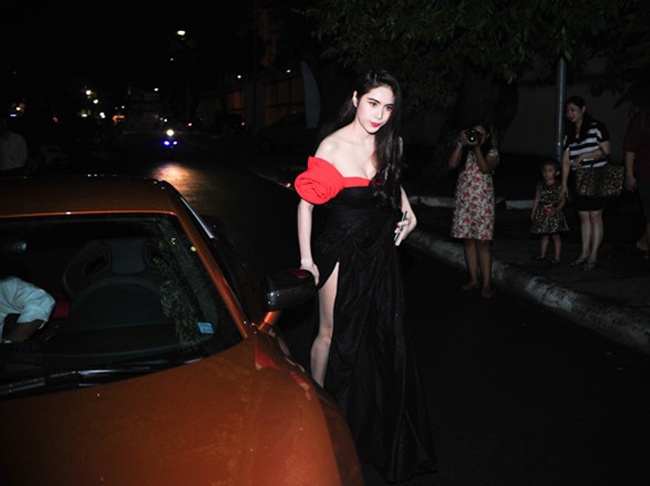 Khi bị cho là “lái xe đi mượn”, Thủy Tiên ngay lập tức lên tiếng phủ nhận điều này.