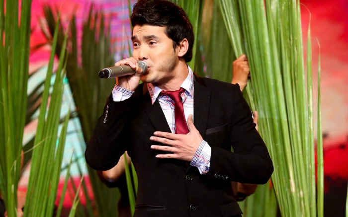 Ung Hoang Phuc hat Thuo ban dau hinh anh