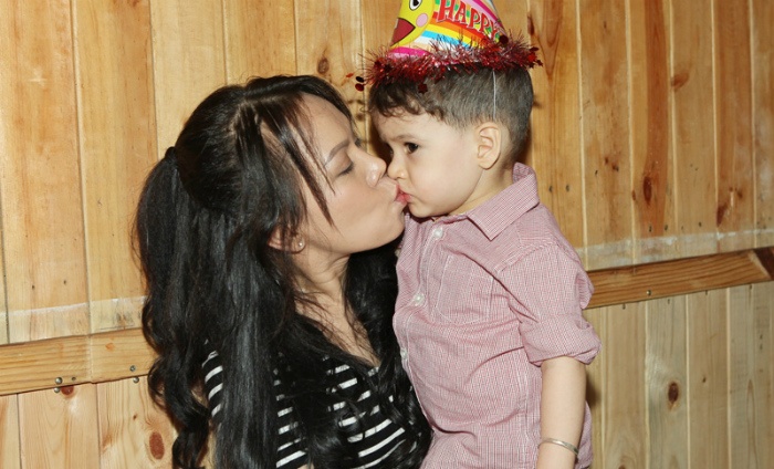 Viet Huong than thiet voi con trai nuoi lai Duc hinh anh