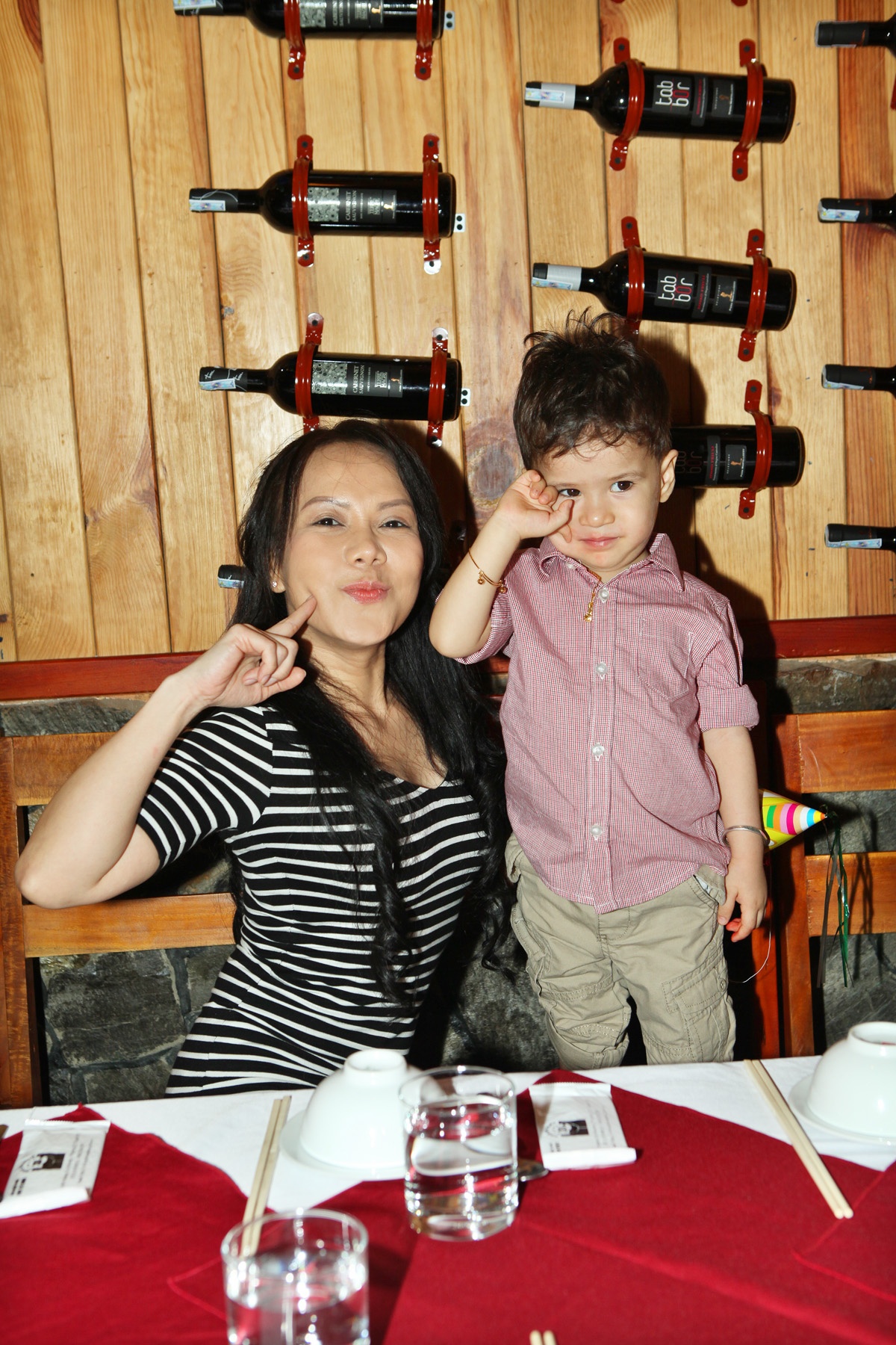 Con trai nuôi của 