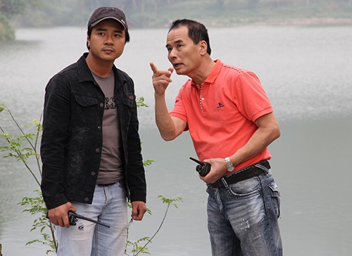 NSƯT Khương Đức Thuận hướng dẫn về diễn xuất cho Ngọc Hùng.