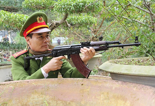 Trong phần 2 này, anh cũng đảm nhận vai chính - Cao Dũng, một trong ba cảnh sát là con của các chiến sĩ biệt động Sài Gòn năm xưa.