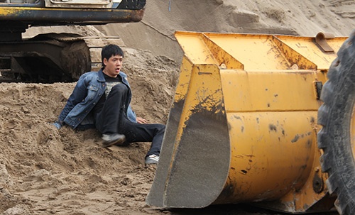 Bình Minh - vai con trai nghiện ngập của ông trùm ma tuý Hoàng Vũ trong phân cảnh bị vây bắt