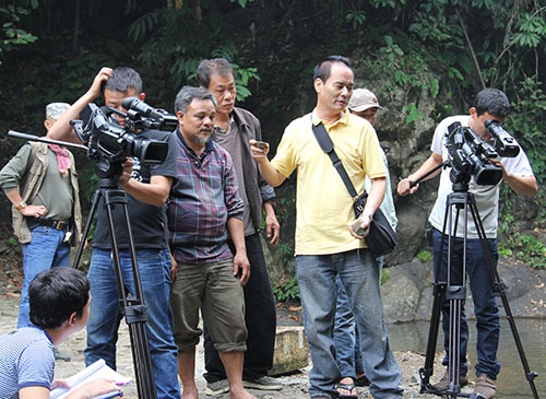 NSƯT Khương Đức Thuận vừa đảm nhận vai trò đạo diễn, vừa là diễn viên chính trong phần 2 của phim.