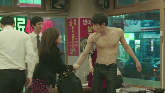 Dù bộ phim nhận không ít lời chê bai của khán giả về nội dung không có gì mới mẻ thì Kim Jae Joong vẫn tạo sức hút riêng bởi những phân đoạn khoe cơ thể nóng bỏng.