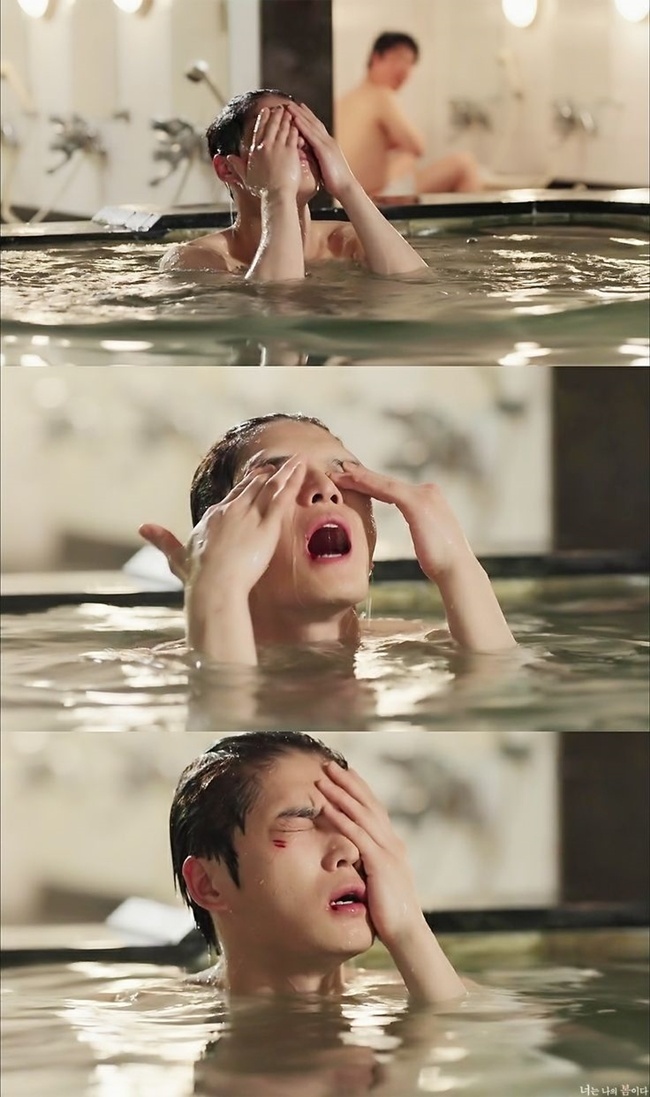 Kim Jae Joong tận dụng vẫn liên tục khoe thân hình quyến rũ trên màn ảnh nhỏ.