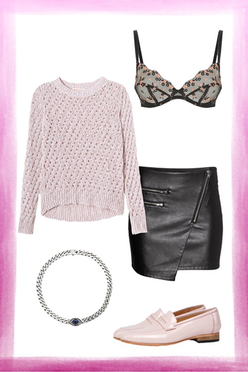 Áo len kết hợp với sơ mi có cổ là một cách đã quá truyền thống. Nếu như muốn phá cách, bạn có thể kết hợp áo len với một chiếc áo ngực bralette kiểu dáng thật gợi cảm, đặc biệt là áo ngực cùng màu với chân váy hay quần mà bạn đang mặc thì càng ấn tượng hơn.