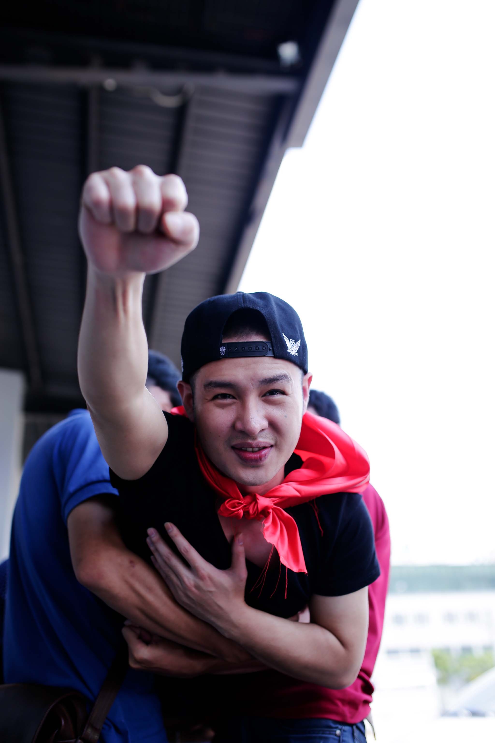 Trong suốt 10 năm đi hát chỉ đứng một chỗ, giờ đây người ta có thể thấy Hoàng Hải có thể hát rock, nhún nhảy lắc hông trong latin và ngọt ngào luyến láy giọng Nam bộ trong đêm nhạc dân ca. Tất cả những điều đó là một sự nỗ lực đáng nể của một người ngại nhảy như Hoàng Hải. Nhưng có lẽ ở anh vẫn còn đôi chút ngại ngùng trong cách trình diễn khiến khán giả cảm thấy nam ca sĩ điển trai có đôi chút không thoải mái. Ca khúc RnB tuần này Hoàng Hải biểu diễn từng được thể hiện rất thành công bởi Hoàng Tôn.