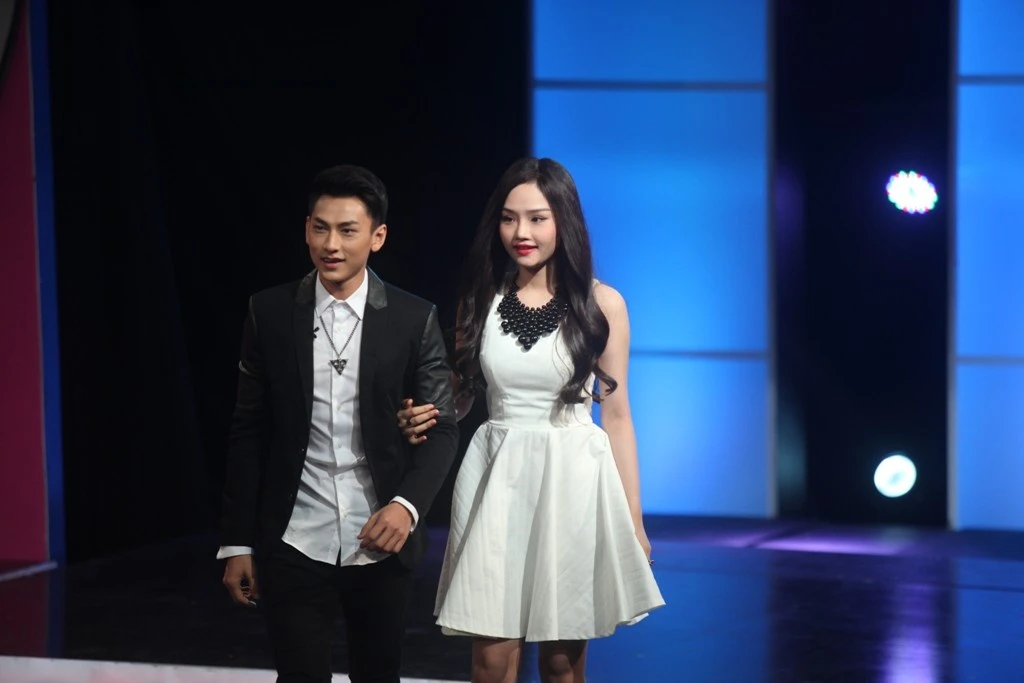 Isaac và Miu Lê tình tứ