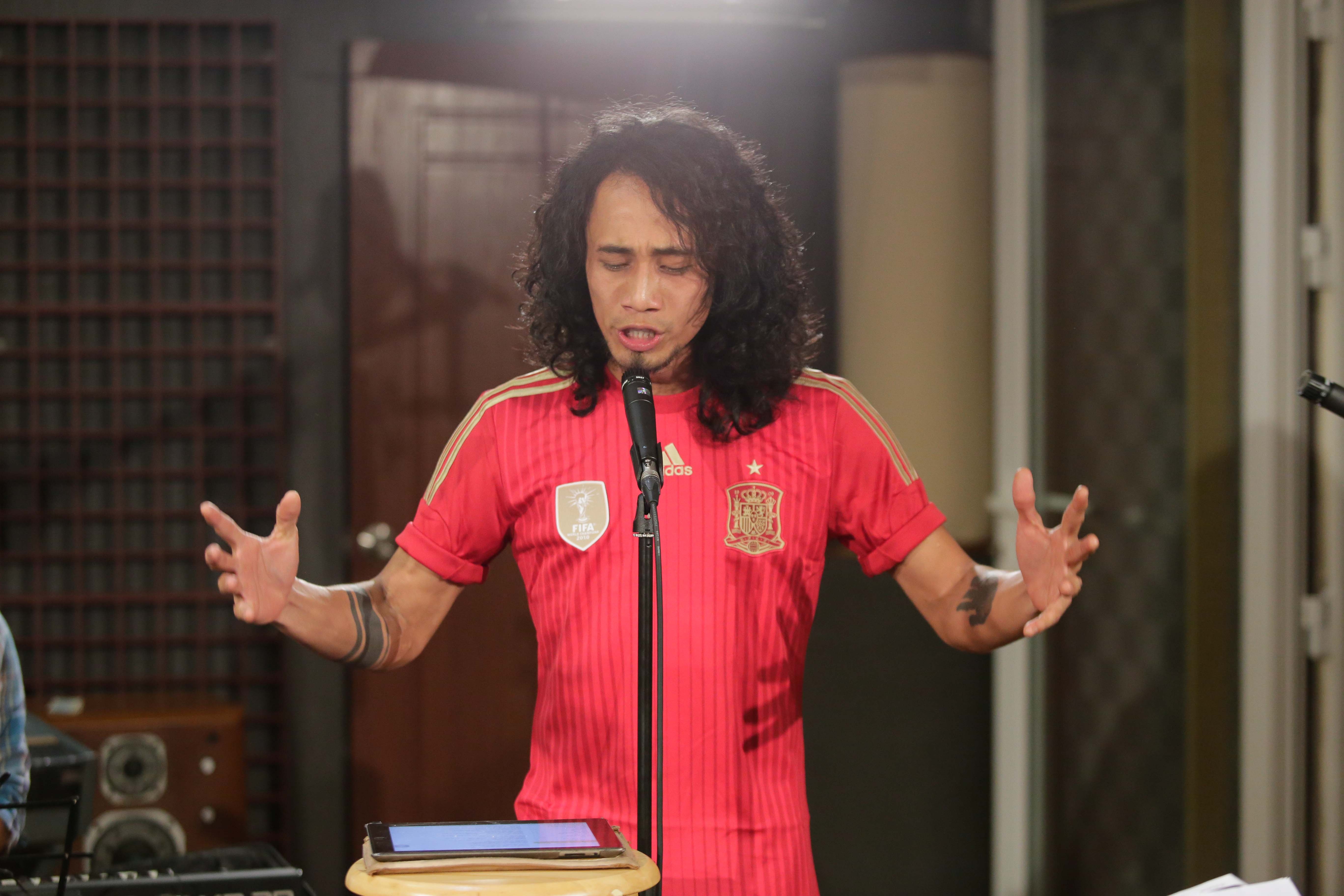 Khi được vào vòng thi này, Phạm Anh Khoa đã nghĩ ngay tới bài hát trong vở nhạc kịch nổi tiếng Nhà thờ Đức bà Paris để trình bày trong phần nhạc kịch. Đây là ca khúc rất đẹp về dàn dựng lẫn lời bài hát và anh chọn cách thể hiện bằng bản tiếng Việt của nhạc sĩ Hà Quang Minh. Điều Phạm Anh Khoa lo ngại trong tuần này là đầu tư cho nhạc kịch mà quên mất phần nhạc jazz.