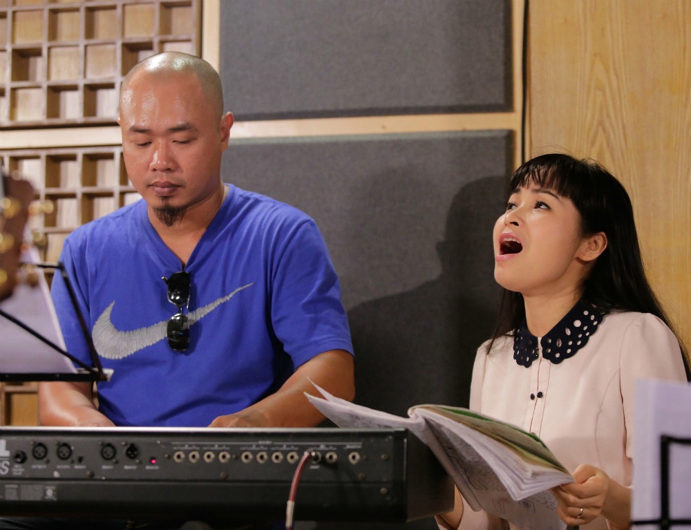 Khi theo dõi bộ phim Những người khốn khổ, Trang Nhung rất yêu thích và quyết định lựa chọn một ca khúc đã lấy đi rất nhiều nước mắt của người xem để biểu diễn trong dòng nhạc kịch.