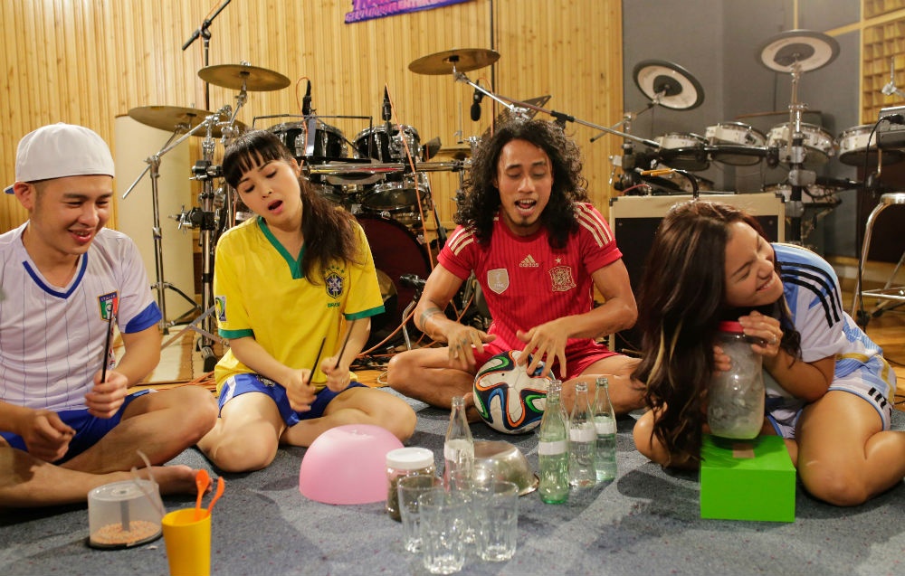 Đêm nhạc RnB đánh dấu sự chia tay của hai ca sĩ dòng nhạc bán cổ điển: Phạm Thu Hà, Đức Tuấn và sự xuất hiện lần đầu tiên của danh ca Ý Lan với vai trò giám khảo. Jazz và nhạc kịch sẽ là chủ đề của liveshow 8, bốn ca sĩ còn lại: Hoàng Hải, Phương Vy, Trang Nhung, Phạm Anh Khoa sẽ thể hiện tài năng của mình qua 2 tiết mục trong cùng một đêm diễn.