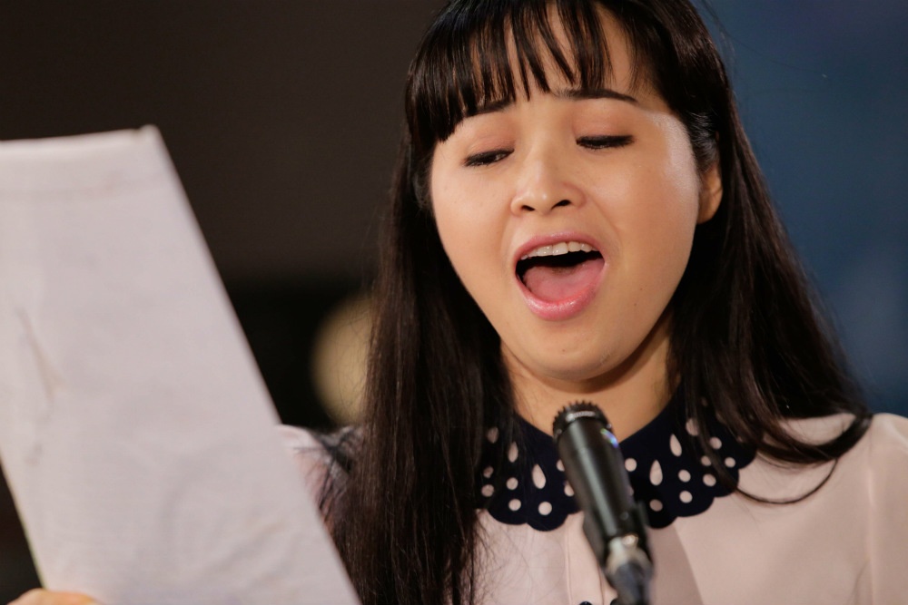 Cũng như các ca sĩ còn lại, Trang Nhung chưa bao giờ biểu diễn jazz. Đối với bà mẹ bốn con: “Cảm giác của người nghe jazz như được bay lên, phiêu bồng. Đây là một thể loại nhạc khá thú vị. Tôi sẽ làm mới lại ca khúc Chiều một mình qua phố qua cách thể hiện bằng nhạc jazz này”. Với vẻ bề ngoài luôn hóm hỉnh, sôi động nhưng điều đó chưa thể hiện hết con người Trang Nhung khi cô còn muốn thể hiện sự lãng mạn, sâu lắng, phong trần khi hát jazz.