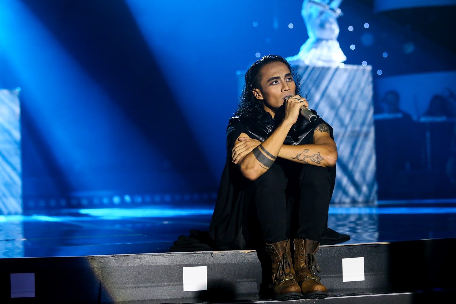 Mở đầu cho thể loại nhạc kịch, Phạm Anh Khoa kể cho khán giả nghe phần mở đầu của câu chuyện Thằng gù ở nhà thờ Đức Bà Paris qua ca khúc Le Temps des Cathédrales nổi tiếng. Lê Hoàng đã phải thốt lên rằng: “Đêm nay là của Phạm Anh Khoa”. Vị đạo diễn ngạc nhiên: “Không ngờ bạn có thể hát nhạc kịch hay như vậy, bài hát có độ hùng tráng, có độ khắc khoải, có độ vang vọng, tâm trạng. Tôi nghĩ đây hoàn toàn là một bài hát thành công”.