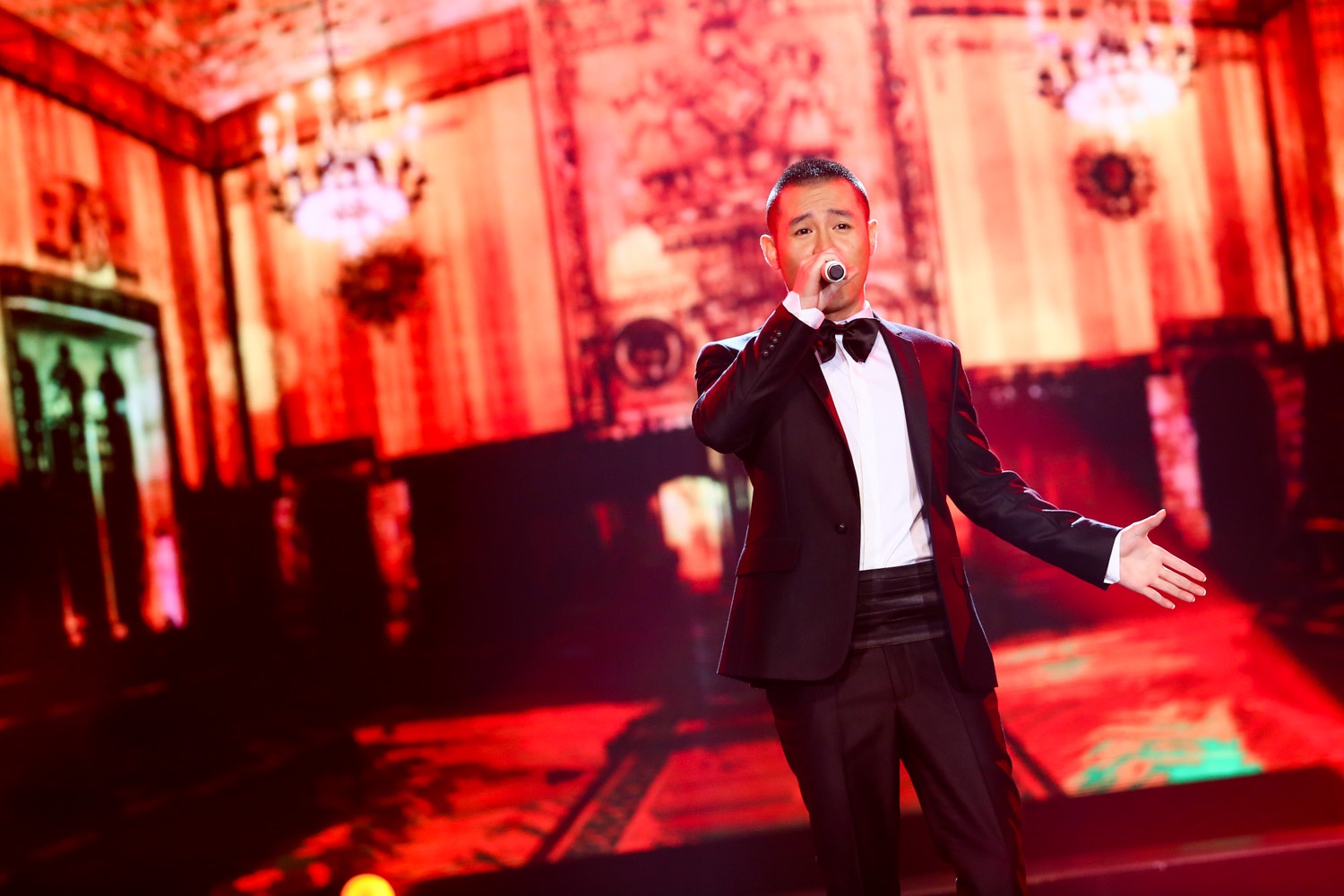 Ý Lan nói rằng: “Andrea Bocelli hát ca khúc này như một thiên thần. Còn hôm nay Hoàng Hải chinh phục Ý Lan hoàn toàn, rất đàn ông, nam tính. Không chỉ sự mạnh mẽ của nốt cao mà Hoàng Hải còn chinh phục bài hát ở những nốt bình thường”.  Anh Quân khẳng định: “Đây là bài hát gây bất ngờ nhất đêm nay. Có nằm mơ tôi cũng không nghĩ Hoàng Hải sẽ hát bài này. Không những hát được mà còn hát rất hay”.