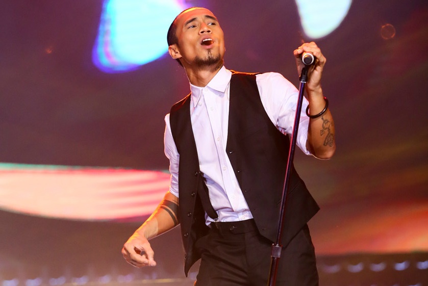 Pham Anh Khoa cung do khi mac do Tay hinh anh