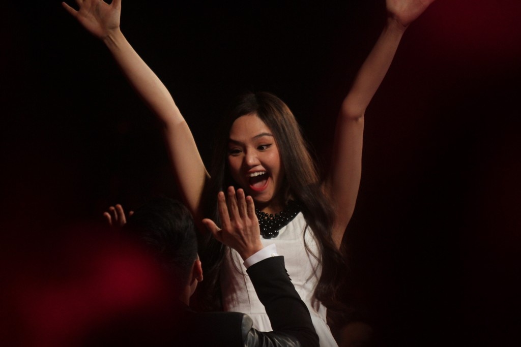 Tuy nhiên, ở vòng 5, Isaac - Miu Lê bất ngờ lội ngược dòng ngoạn mục để mang về chiến thắng. Tại vòng này, vợ chồng Sáu Bảnh không tìm ra được nghệ nhân múa lân, nhường cơ hội cho đội khách đoán trúng nghệ nhân Hoàng Sơn. Tỷ số chung cuộc 4-4 để mang về phần thưởng 40 triệu cho Isaac – Miu Lê