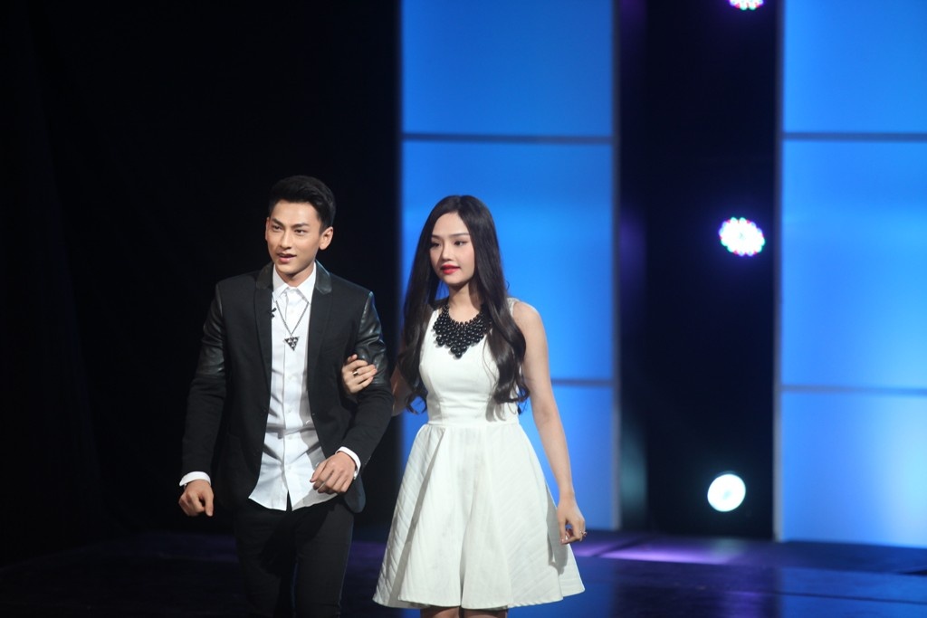 So với sự am tường của Hoài Linh – Việt Hương, cặp đôi Isaac - Miu Lê còn khá non trẻ, nên nhiều người dự đoán vợ chồng Sáu Bảnh sẽ thắng áp đảo. Tuy nhiên, kết quả lại trái ngược với mong đợi.