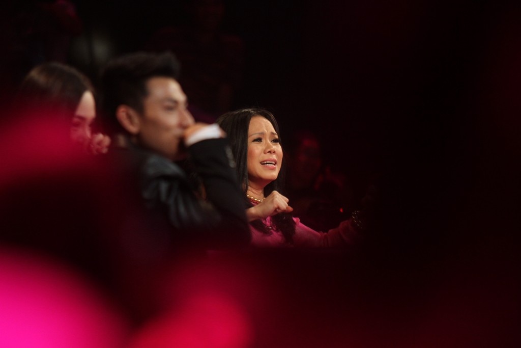 Ở vòng 1, để tìm ra nghệ sĩ thổi sáo, hai đội chơi vặn vẹo nhóm người bí ẩn khá nhiều. Tiên sinh số 1 tỏ ra khá nguy hiểm trong trang phục cổ trang, tuy nhiên, anh nhanh chóng bị phát hiện vì quá lố. 