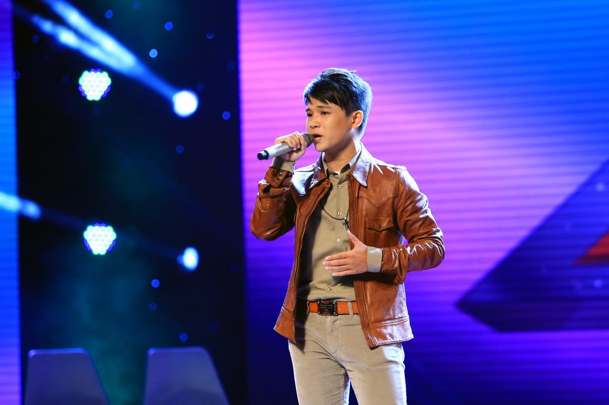 Hồ Quỳnh Hương đánh giá: “Giọng hát của em cũng là một giọng hát hiếm, giọng nam cao mà bay. Ngày hôm nay em thể hiện được rất nhiều khả năng ca hát của em, trời phú cho em một chất giọng đã tuyệt vời rồi, em cũng là một Nhân tố bí ẩn ở trong chị”. 