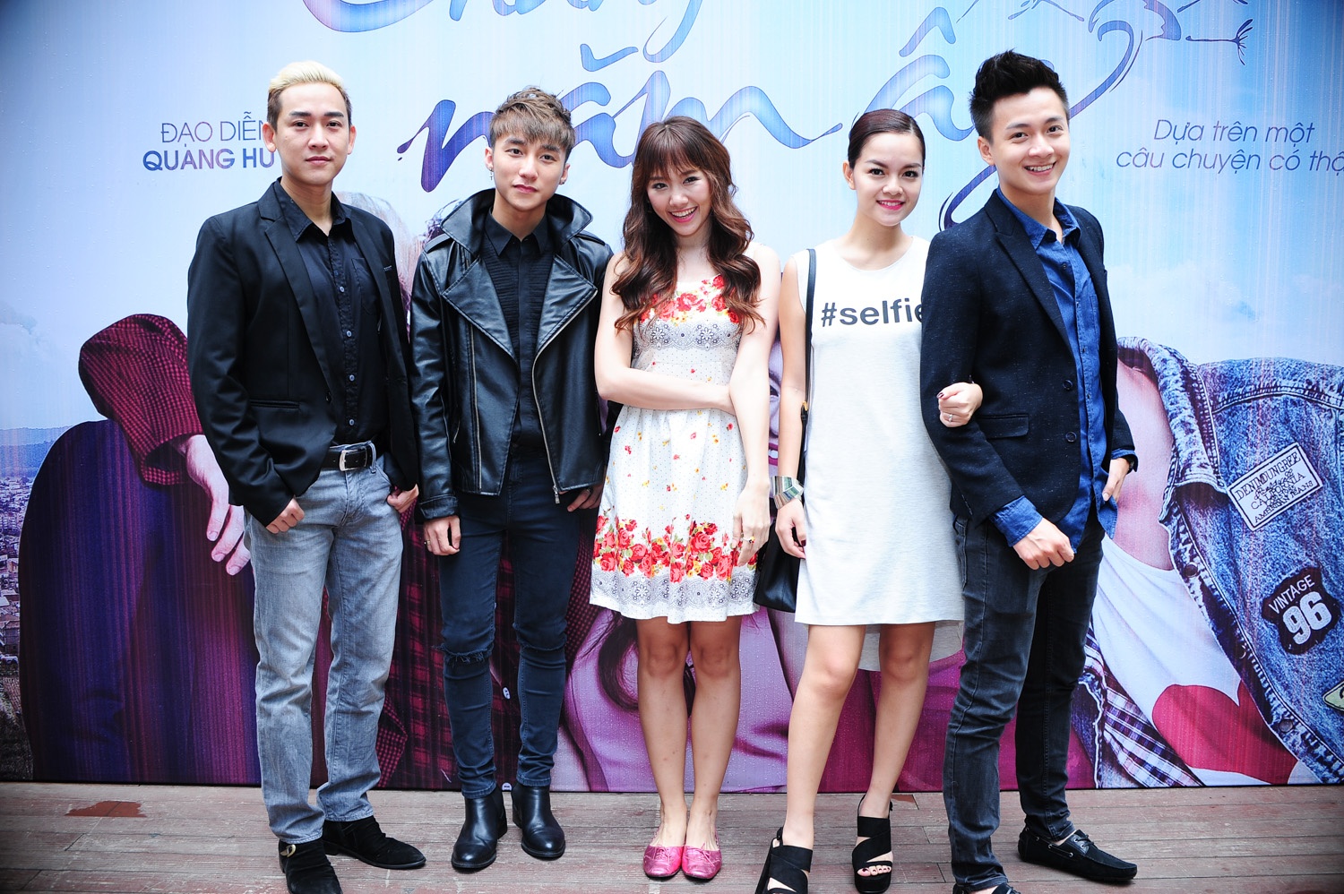 Hứa Vĩ Văn, Phạm Quỳnh Anh và Ngô Kiến Huy từng  góp mặt trong tuyến phụ của Thần tượng – bộ phim đầu tay của Quang Huy, và sẽ tiếp tục đảm trách những vai quan trọng trong Chàng trai năm ấy. Dự kiến bộ phim sẽ được bấm máy từ 15/6 với nhiều bối cảnh ở TP.HCM, Nha Trang và Singapore. Chàng trai năm ấy sẽ khởi chiếu vào tháng 11.