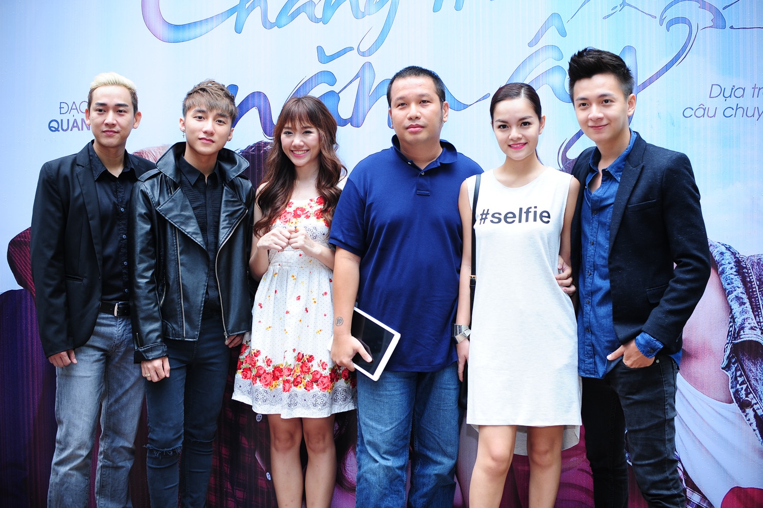 Sáng 11/6, đạo diễn Quang Huy tổ chức buổi ra mắt đoàn phim Chàng trai năm ấy trước báo giới. Ông xã của Phạm Quỳnh Anh tiết lộ, dự án này anh và những cộng sự ấp ủ từ rất lâu, bằng tất cả nhiệt huyết và sự tôn trọng dành cho Wanbi Tuấn Anh – một người bạn thân cận của vợ chồng anh.