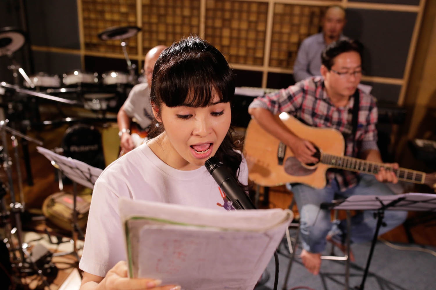 Đối với Trang Nhung, soul tương đối khó cảm, ngày nay soul được pha trộn với nhiều thể loại nhạc khác như jazz, RnB. Còn với disco, ấn tượng đầu tiên của Trang Nhung là nghĩ ngay đến vũ đạo, đến những bước nhảy sôi động trong vũ trường. Ở bài hát thuộc dòng nhạc disco lần này, bà mẹ bốn con phải luyện tập vũ đạo, tuy nhiên đây không còn là khó khăn của cô.