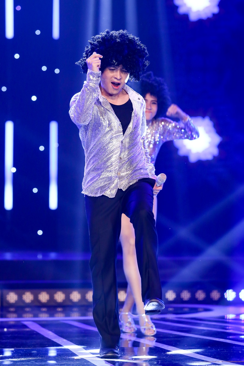 Thanh Bùi nghe xong phải công nhận: “Đây mới là The Ultimate Entertainer. Hải không phải là người nhảy nhiều, nhưng khi nhảy ai cũng phải nhảy theo hết trơn, rất có duyên”. Ý Lan khen: “Hoàng Hải luôn cho Ý Lan những cảm xúc đặc biệt. Tối hôm nay, xin đổi Daddy cool thành Hoàng Hải cool.” Mái tóc giả của Hoàng Hải cũng làm giám khảo Ý Lan mấy phen “hú tim” khi sợ rớt trong lúc nhảy đầy cuồng nhiệt. Lê Hoàng chia sẻ: “Xưa giờ chưa bao giờ Hoàng Hải mạnh về vũ đạo cả, riêng bài này lại...”.