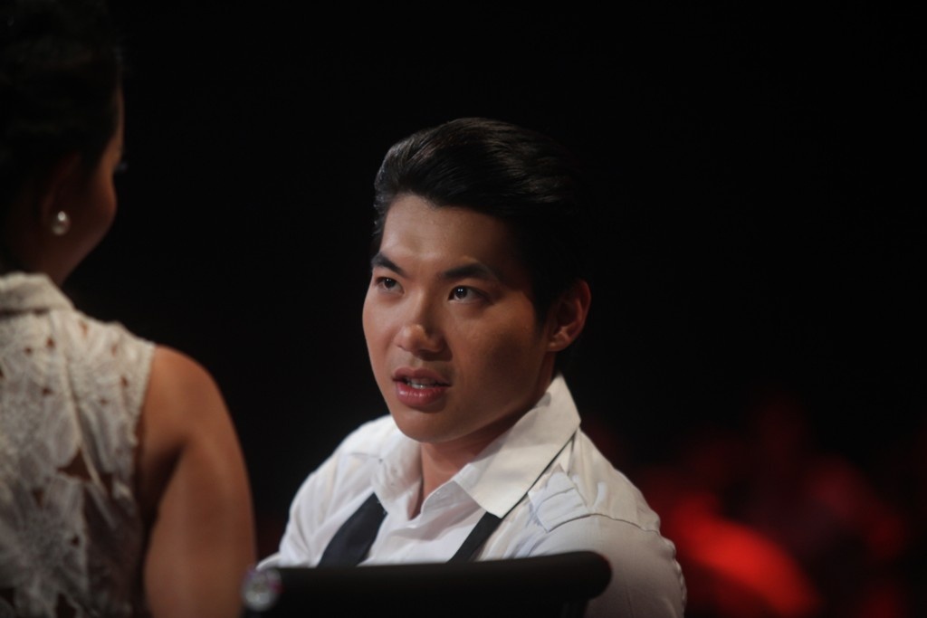 Tình thế bắt đầu căng thẳng hơn khi vợ chồng Sáu Bảnh bắt đầu “tung chưởng” ở vòng 4, họ phải tìm ra nghệ sỹ xiếc quả cầu thủy tinh. Bộ môn này còn khá mới mẻ nên đội khách không đưa ra đáp án chính xác. Đội nhà đặt niềm tin vào nhân vật số 4, đội khách chọn số 1, kết quả 4-3 dành cho vợ chồng Sáu Bảnh. 