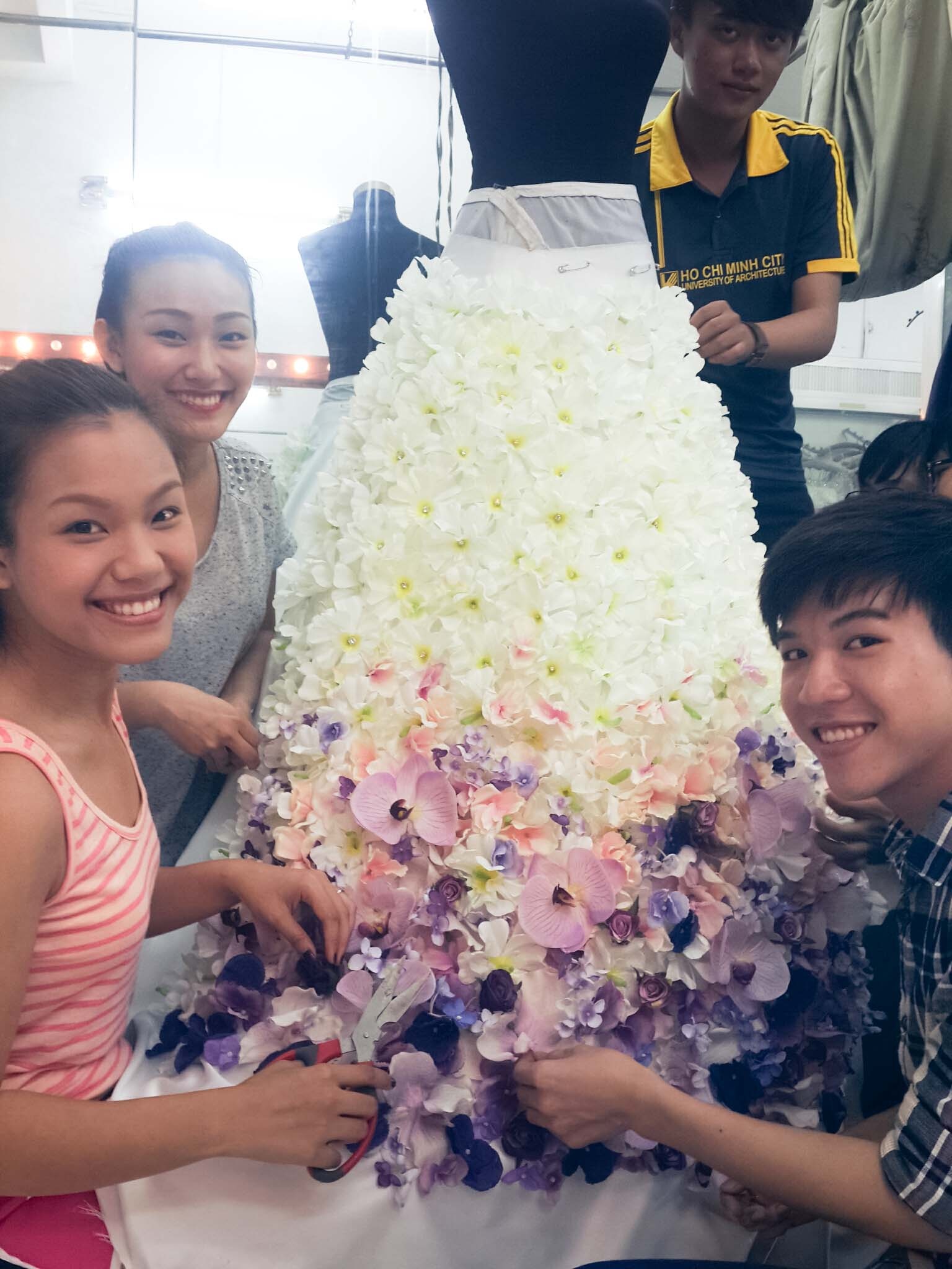 Với Phương Vy, giữa cô và Hoàng Hải không hề có khái niệm đối thủ, “vì vào tới vòng chung kết đã là rất vui”. Phương Vy và Hoàng Hải cũng đã biết nhau từ rất lâu, đối với cô “Hoàng Hải là một người anh rất dễ thương, rất điềm đạm”. Là những người ở lại cuối cùng nền cả hai đều rất muốn thực hiện một đêm diễn thật tuyệt cho quý vị khán giả, không chỉ ở tiết mục riêng mà còn trong tiết mục song ca cùng nhau. Liveshow 10 sẽ được truyền hình trực tiếp lúc 21h, 21/6 trên kênh HTV7.