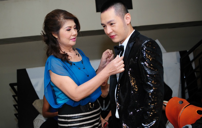 Me Hoang Hai tu Ha Noi vao co vu con trai hinh anh