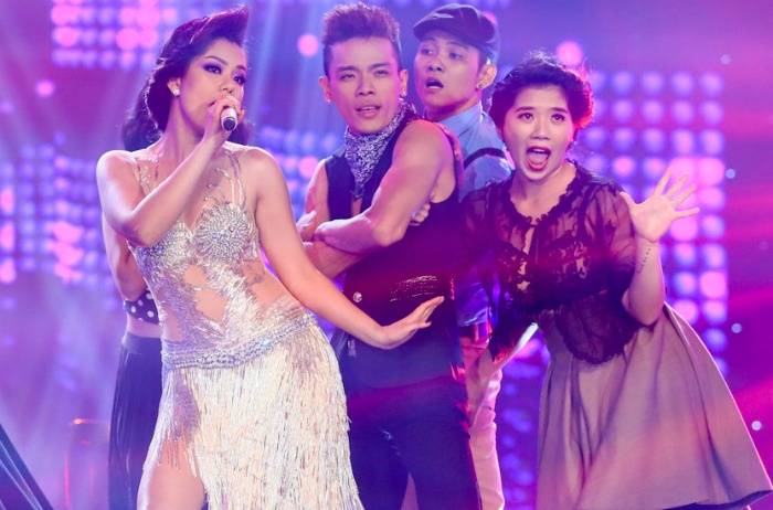 Phuong Vy sexy khien nhac si Duc Huy 'suong te nguoi' hinh anh