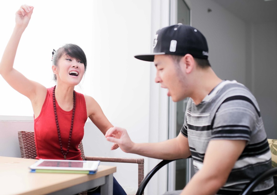 Diva đánh giá nam ca sĩ điển trai: “Hoàng Hải là một giọng ca rất đặc biệt, không phải điển hình của một giọng nam, bình thường, nếu giọng nam hát thấp hơn thì Hải lại là một giọng nam rất cao. Hải lại không như Phương Vy, mạnh về vũ đạo, biểu diễn trên sân khấu mà Hải có một ưu thế thể hiện cảm xúc của mình trên sân khấu chỉ qua giọng hát mà thôi”. Cô cũng khẳng định rằng khả năng của Hoàng Hải là rất hiếm có, nhất là khi mọi người bị hấp dẫn nhiều hơn bởi vẻ ngoài, trong khi giọng hát và xúc cảm nội tâm lại thiếu. Trong phần đơn ca, Hoàng Hải chọn thể hiện liên khúc Trót yêu - Dấu mưa, hai ca khúc hit trong thời điểm hiện tại.