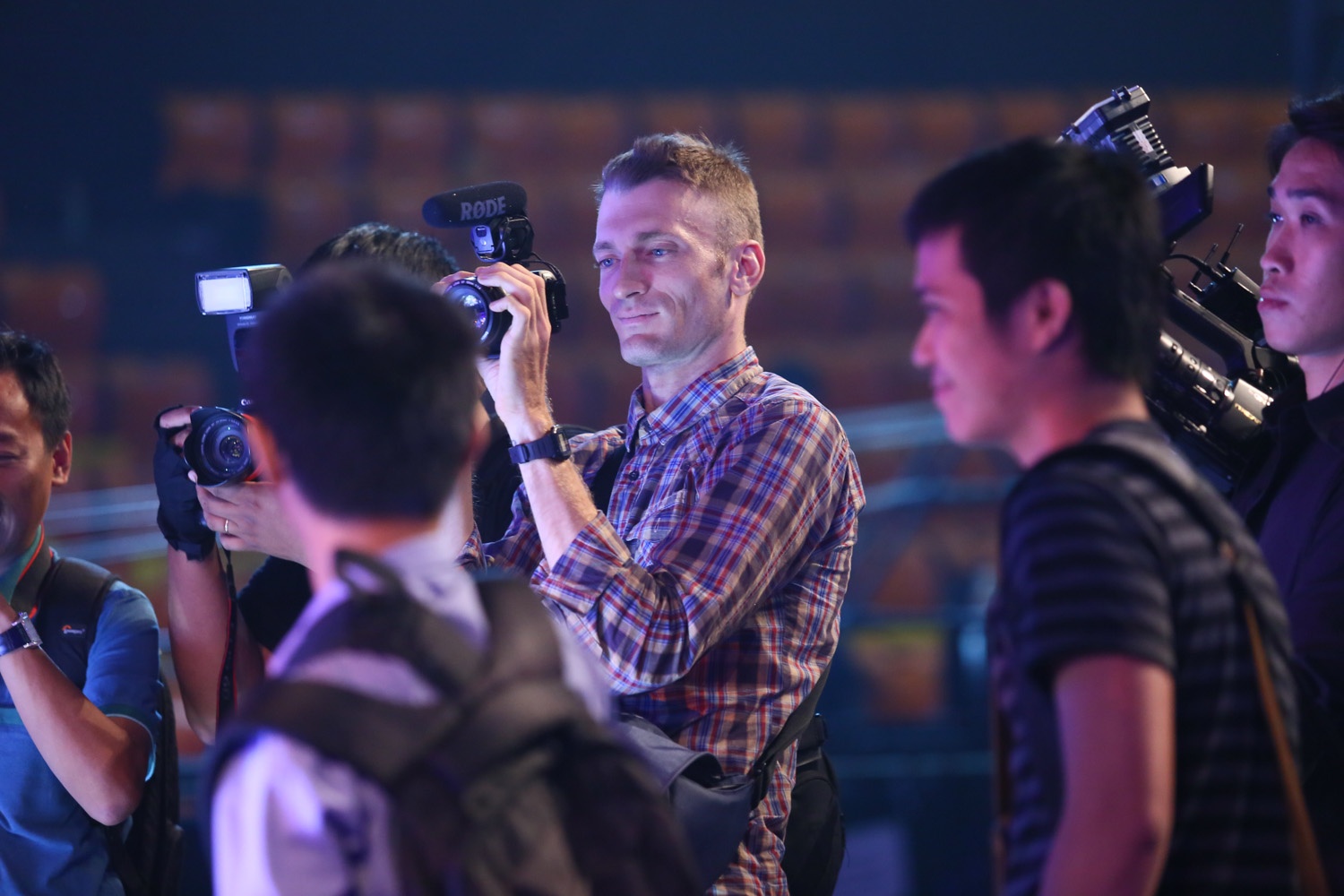 Bạn trai Phương Vy âm thầm ghi lại những khoảnh khắc hạnh phúc của cô.