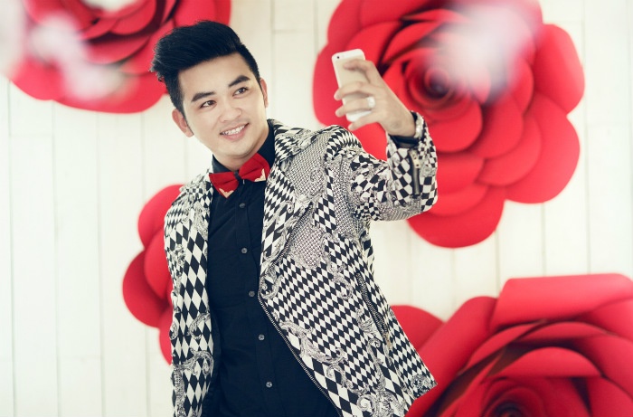 Minh Tuan A# tung bo doi MV khi dang luu dien Nhat hinh anh