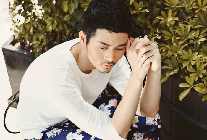 Duong Mac Anh Quan theo duoi dam me thoi trang va dien anh hinh anh