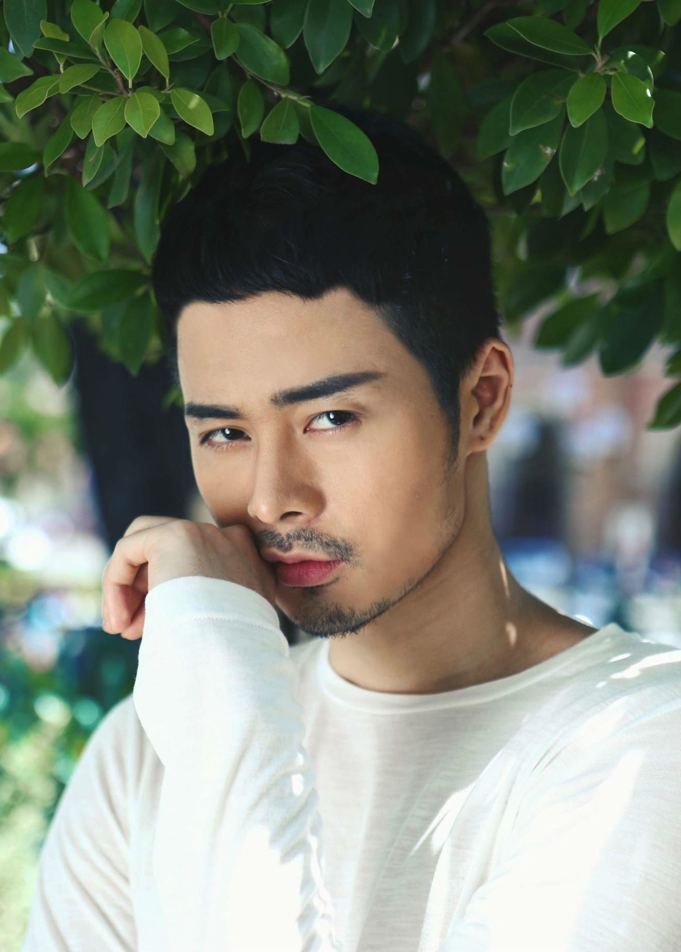 Hot boy của Vietnam’s Next Top Model 2013 chia sẻ thêm: “Ở mỗi giai đoạn trong cuộc đời mình, người ta sẽ có những mục tiêu khác nhau để theo đuổi. Thời điểm này, tôi đặt trọn tâm trí của mình cho sự nghiệp. Tôi cũng đã đắn đo, cân nhắc rất kỹ lưỡng trước khi đưa ra quyết định trọng đại này vì vào Sài Gòn đồng nghĩa với việc tôi phải bắt đầu lại từ đầu ở vùng đất mới, những mối quan hệ mới, những cơ hội mới... Nhưng cuối cùng tôi cũng đi theo niềm đam mê của bản thân, quyết định vào Sài Gòn và thử sức ở cuộc phiêu lưu này”.