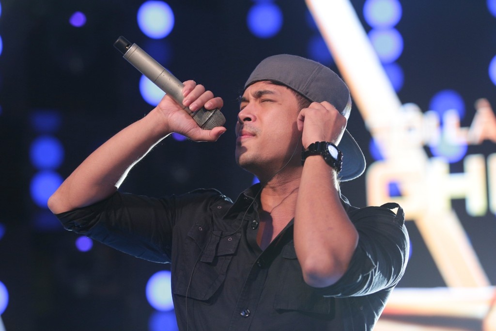 Đêm thi đấu đầu tiên này cũng chứng kiến sự xuất hiện của Hồ Ngọc Hà và quán quân Hải Châu. 