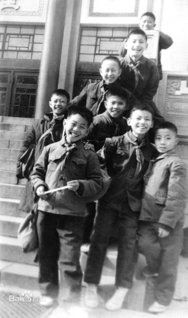 Những năm tháng tuổi thơ bên bạn học khiến Lý Liên Kiệt không thể quên.