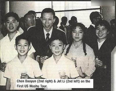 Lý Liên Kiệt (thứ hai từ trái qua) trong Giải vô địch võ thuật Hoa Kỳ.