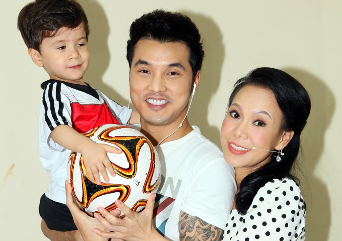 Viet Huong, Ung Hoang Phuc tin Duc vo dich World Cup hinh anh