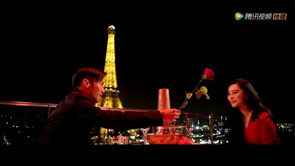 Bữa tối lãng mạn ở Paris mà Tạ Đình Phong tự chuẩn bị.