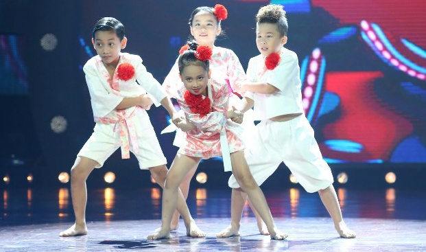 Vua nhay vua bi tut quan hinh anh