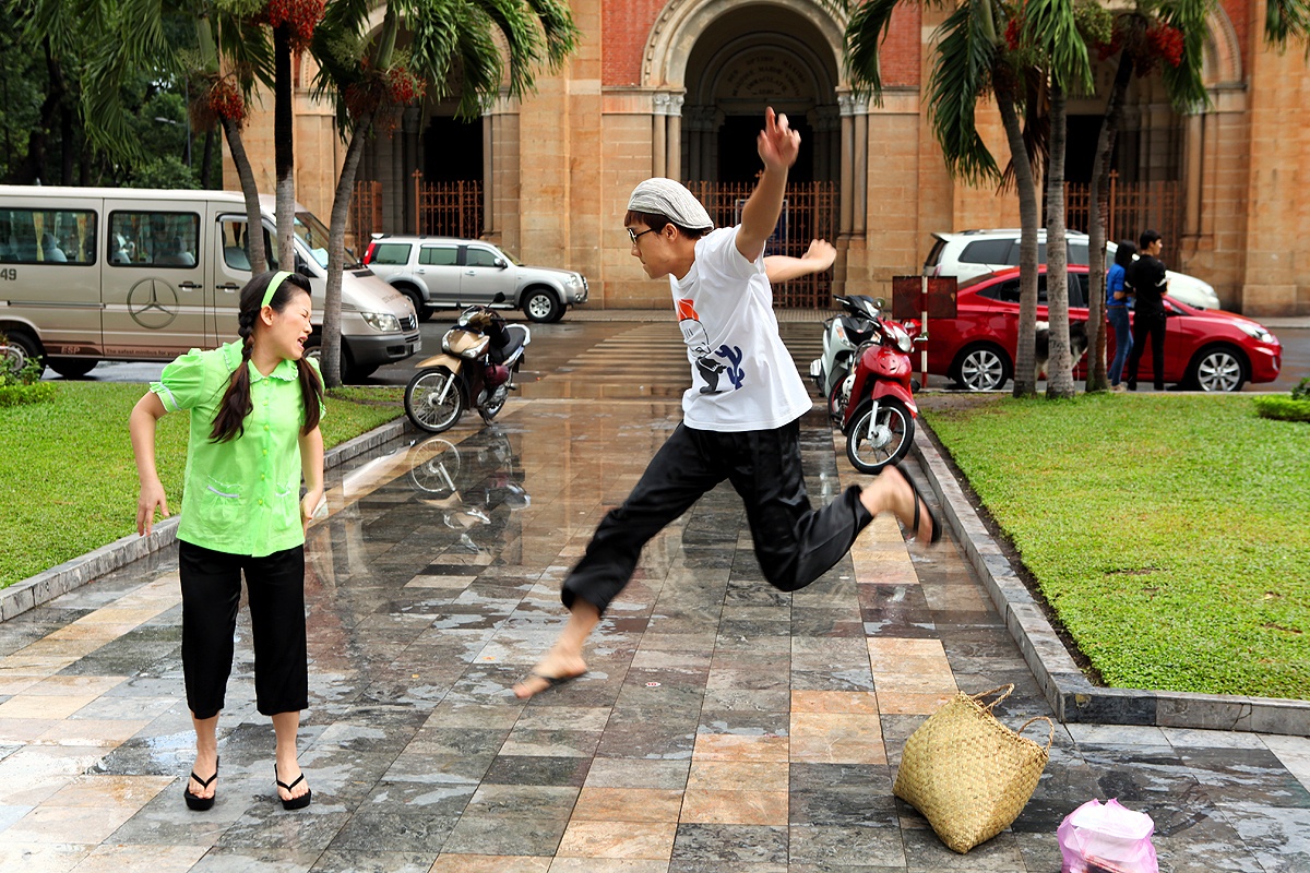 Trấn Thành vừa tham gia tiểu phẩm Kiều Linh chân ngắn - Vợ thằng Đậu thời nay của nữ diễn viên hài Kiều Linh.
