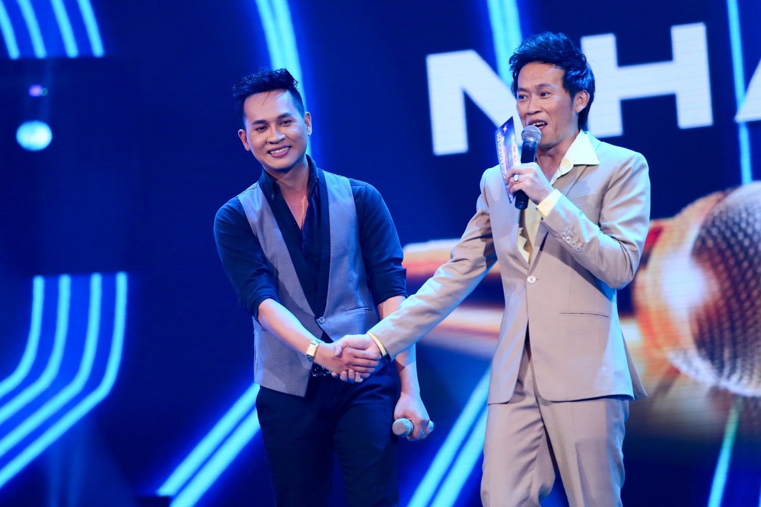 Lúc này Hoài Linh chỉ biết chúc mừng cho Nhật Minh và chữa cháy bằng việc động viên Mỹ Như. Trải qua nhiều khó khăn trong cuộc sống, quyết định chỉnh sửa lại gương mặt để đi hát lại, nhưng Mỹ Như không có bước đệm tốt ở sân chơi này.