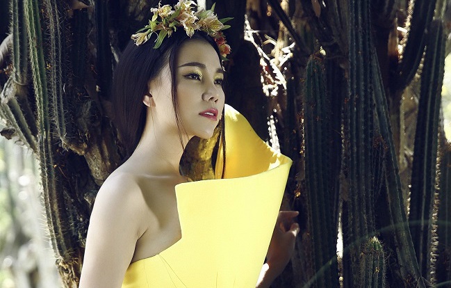 Tra Ngoc Hang vai tran nuot na noi hoang dai hinh anh