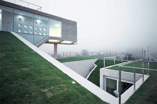 Bên ngoài căn biệt thự của Won Bin.