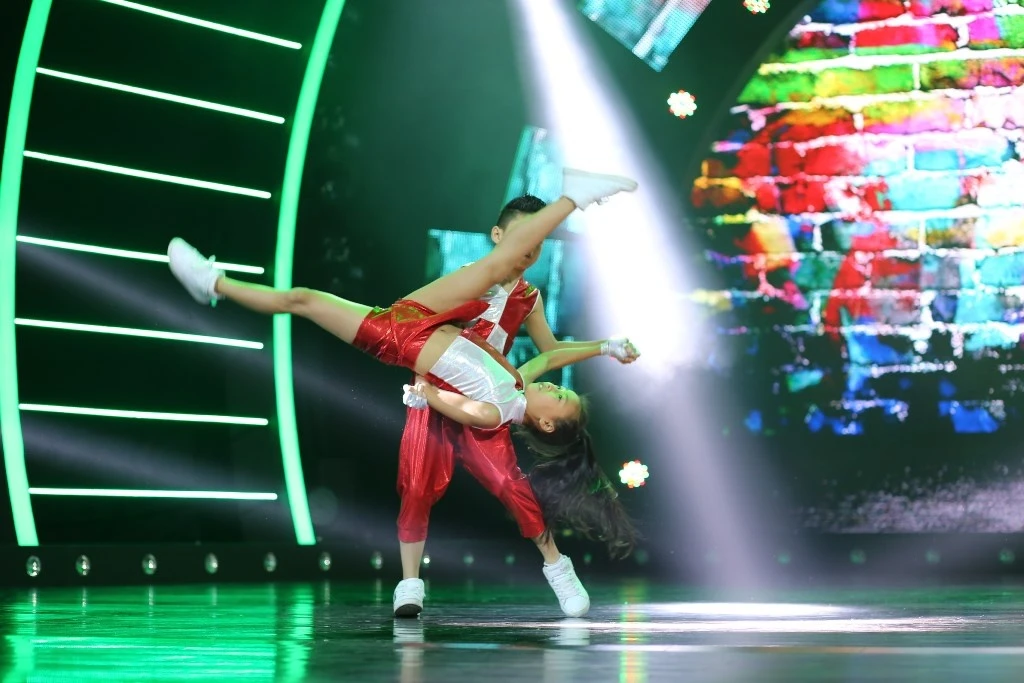 Thúy Vy trả lời MC Xuân Bắc tại sao lại tin tưởng để An Bình bế quay mấy vòng: 